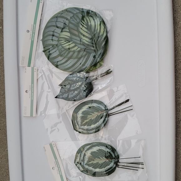 ASSORTED PACKAGES FAUX PICKS LEAVES - Picture 1 of 4